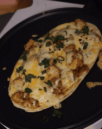 Creamy Chicken Naan Pizza recipe