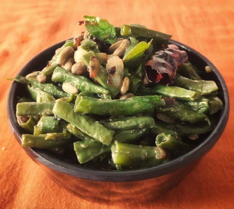 Cowpea Beans Stir Fry / Payar Mezhukkupuratti recipe