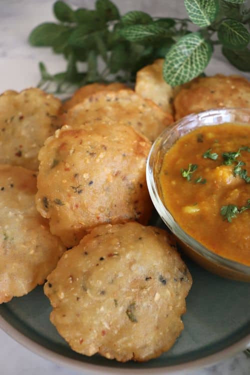 Crispy Murauri Poori (Mooli Poori/Radish Poori) recipe