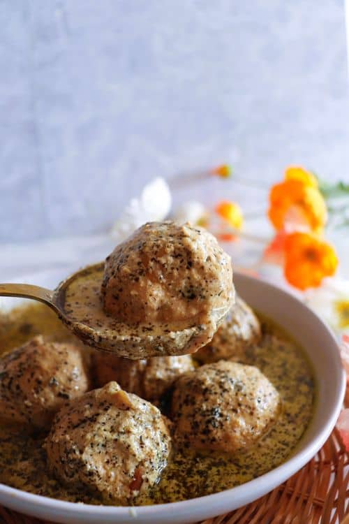 Kashmiri Chicken Gushtaba (Wazwan-Style Curry) recipe