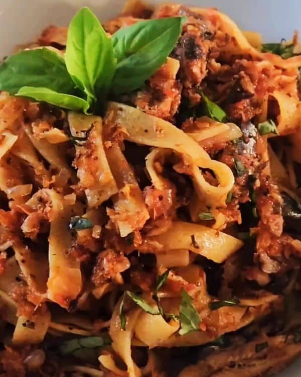 Tinned Sardine Pasta with Tomato-Garlic Sauce and Crispy Breadcrumbs recipe