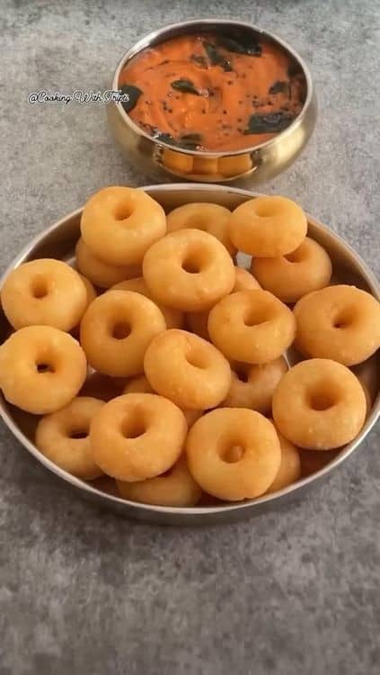Semolina Rings with Chutney recipe