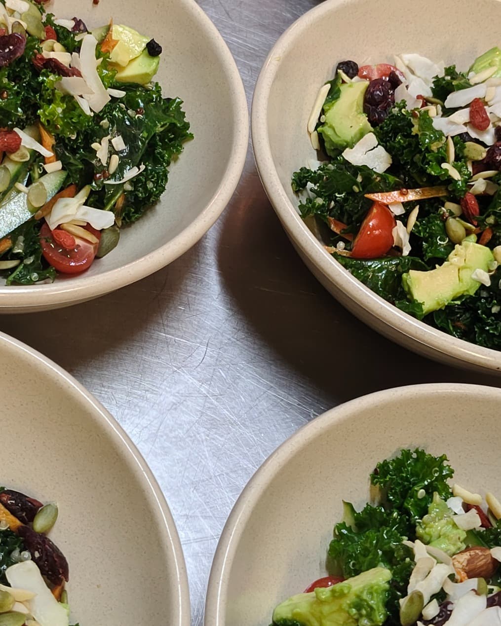 Mix Leaves Kale and Quinoa Salad recipe