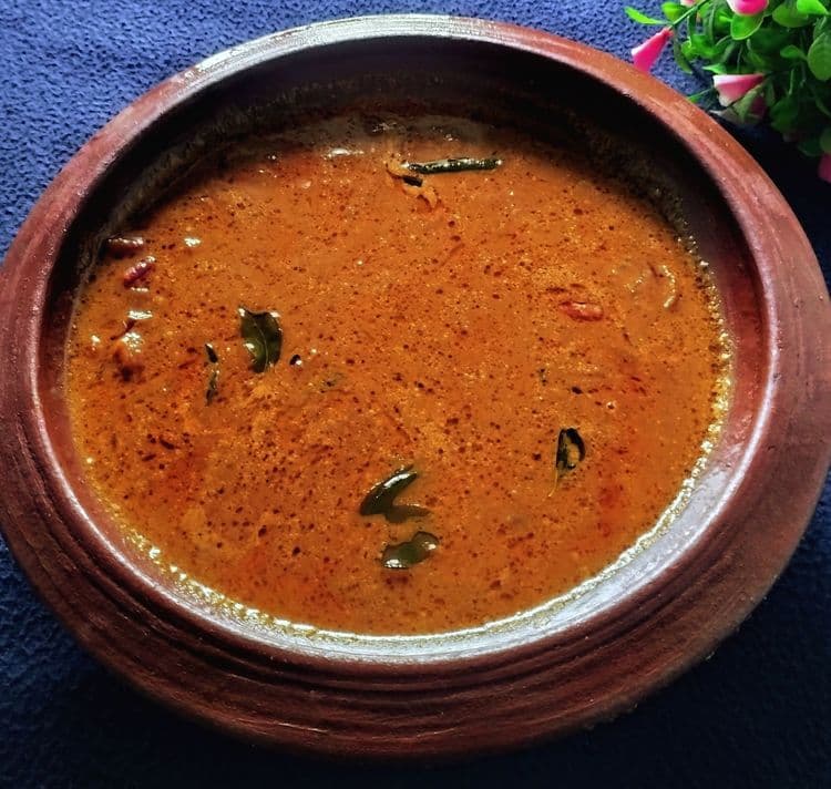 Ulli Theeyal / Shallots in Roasted Coconut Sauce recipe