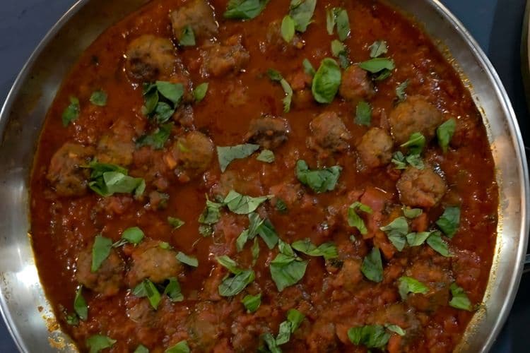 Albondigas (Meatballs in Tomato Sauce) recipe