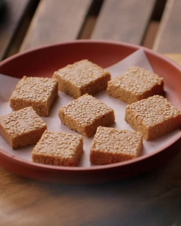 Perfect Til Gud Gajak Barfi Recipe recipe