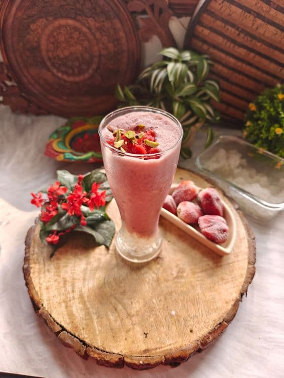 Gond Katira Strawberry Shake recipe