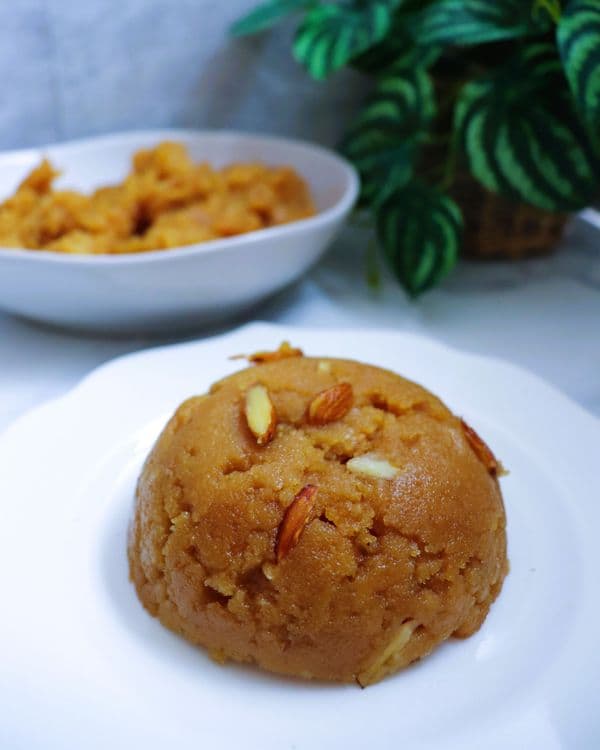Caramalized Suji Halwa (Semolina Pudding) recipe