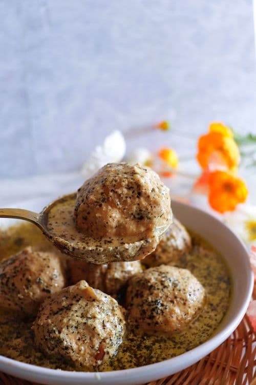 Kashmiri Chicken Gushtaba (Wazwan-Style Curry) recipe