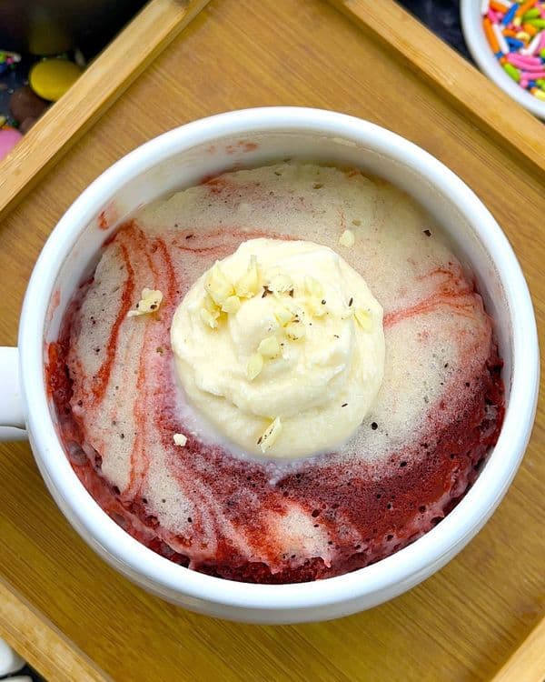 Red Velvet & Vanilla Swirl Mug Cake (Eggless) recipe