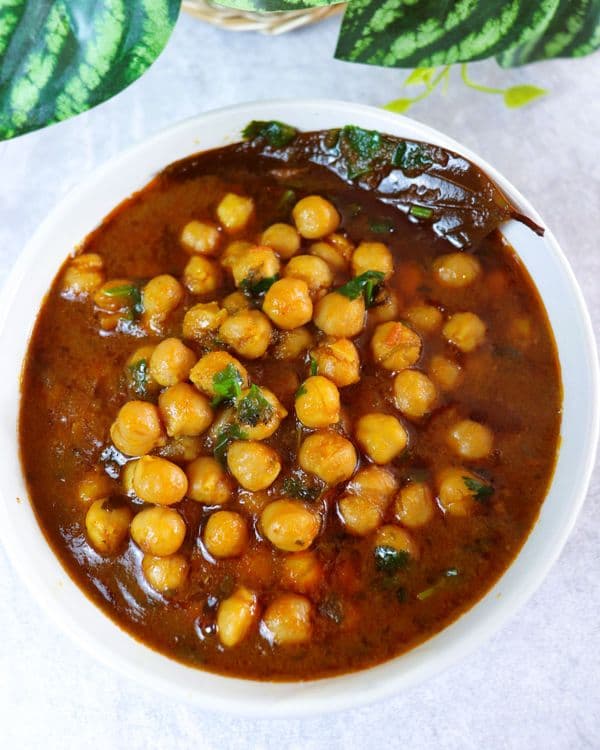 Easy Punjabi Channa Curry (White Chickpea Curry) recipe