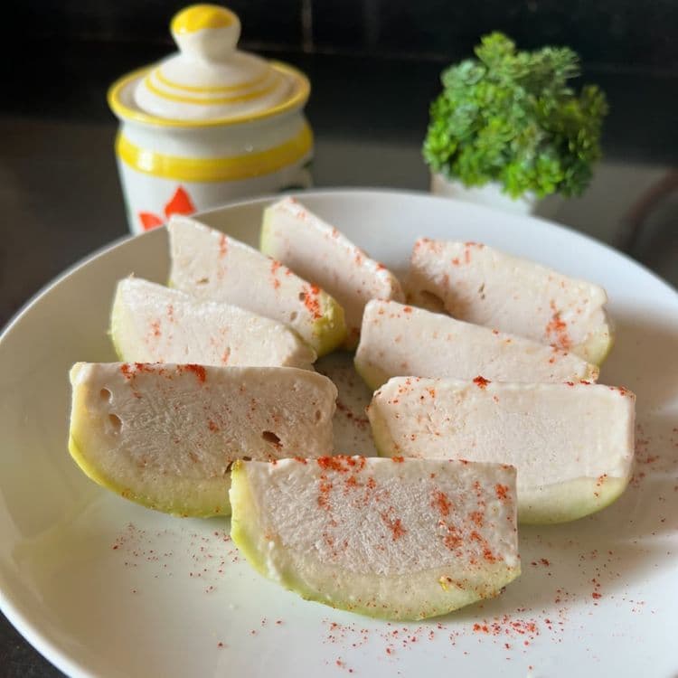 Amrood/ Guava Stuffed Kulfi recipe