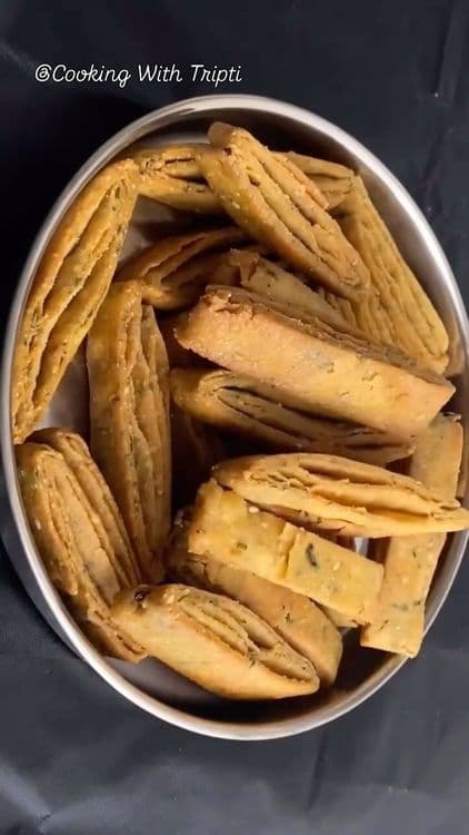 Layered Methi Aata Nimki recipe