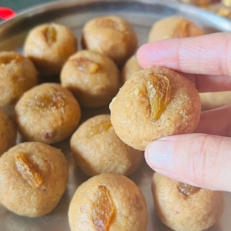 Coconut Laddo without Sugar recipe