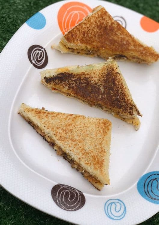 Grilled Sardine Sandwich recipe