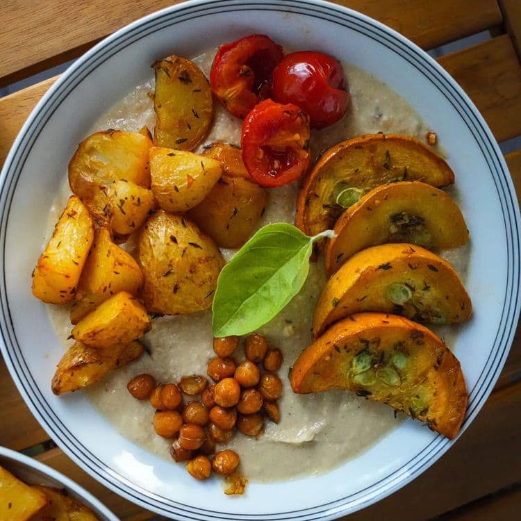 Hummus Platter with Garden Vegetables recipe