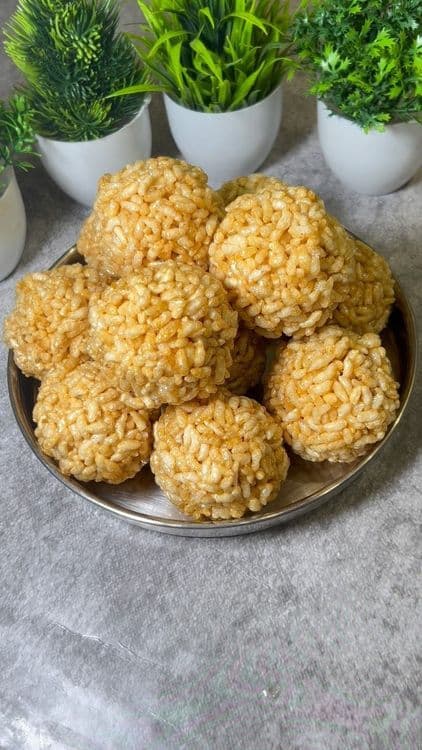 Puffed Rice and Jaggery Laddus recipe