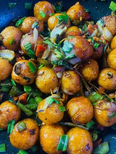 Chilli-Garlic-Potato-Balls-Ready-Potato-Balls-in-Pan.jpg
