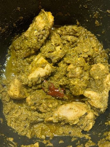 Coriander-Curry-Chicken-Delight-Chicken-And-Gravy-in-Pot.jpg