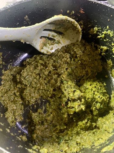 Coriander-Curry-Chicken-Delight-Mixed-Green-Paste-With-Spices.jpg