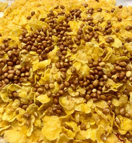 Cornflakes-Mixture-(Namkeen)-Fried-Peanuts-And-Cornflakes.jpg