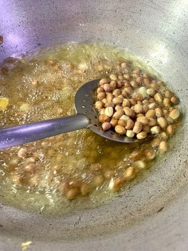Cornflakes-Mixture-(Namkeen)-Frying-Peanuts-in-Oil.jpg