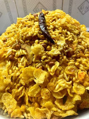 Cornflakes-Mixture-(Namkeen)-Tossed-Mixture-And-Spices.jpg