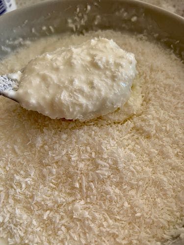 Instant-Coconut-Chutney-Curd-And-Desiccated-Coconut-.jpg
