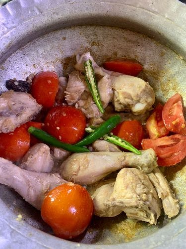Karahi-Gosht--Chicken-Toamtoes-Chillies-in-Pot.jpg