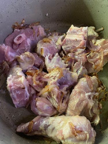Lahori-Karahi-Mutton-Tempered-Onion-With-Mutton.jpg