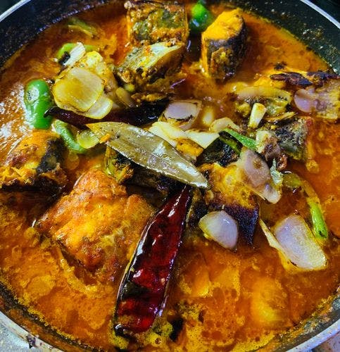 Machhi-Do-Pyaza-Indian-Fish-Curry-Cooked-Fish-Gravy-Pan.jpg