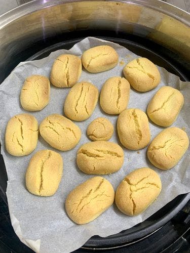 Nankhatai-Baked-Cookies-on-Tray.jpg