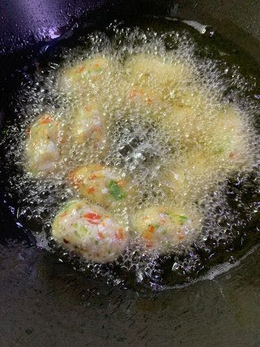 Paneer-Veggie-Kofta-Curry-Deep-Frying-Kofta-Balls.jpg