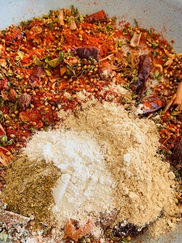 Tandoori-Masala-Powder-Ginger-Powder-Garlic-Powder-Spices.jpg