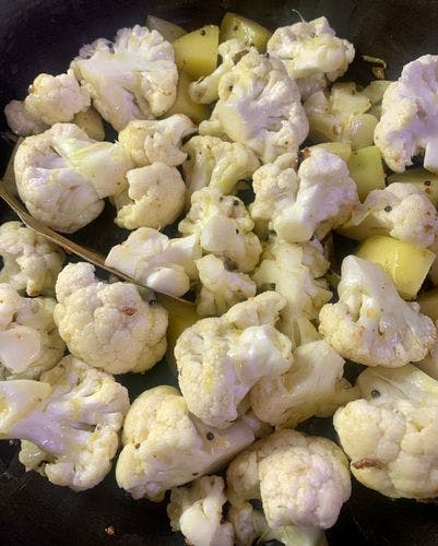 Tangy-Curd-Spiced-Cauliflower- (Masaledar-Dahi-Gobi)-Cauliflower-Florets-Tempering.jpg