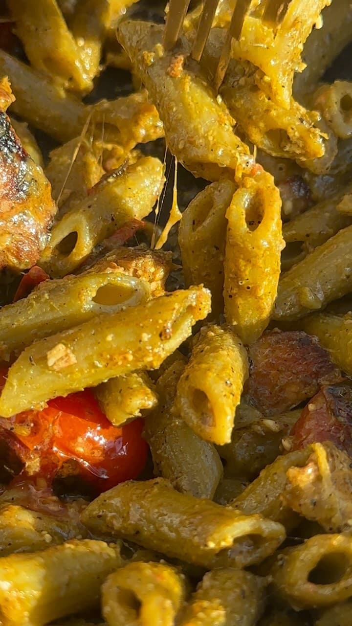 Cozy Pea Flour Pasta with Chicken, Pesto, and Juicy Tomatoes recipe