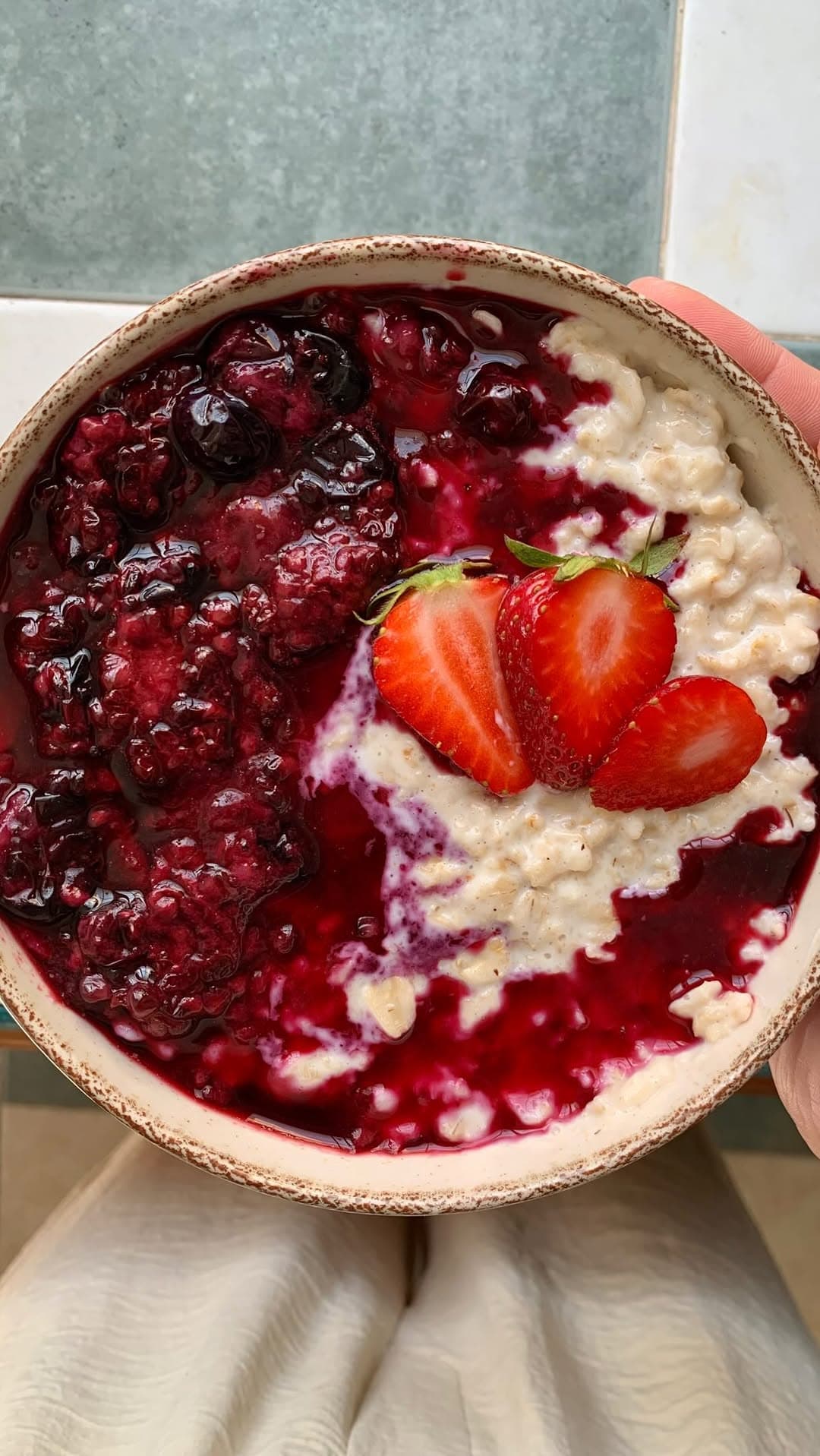Berry-Topped Oatmeal Bowl recipe