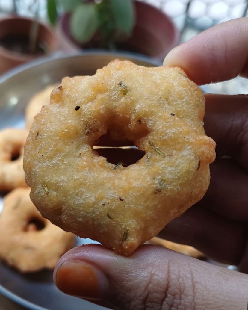 Pure Crispy Medu Vada (no refined flour-no semolina) recipe