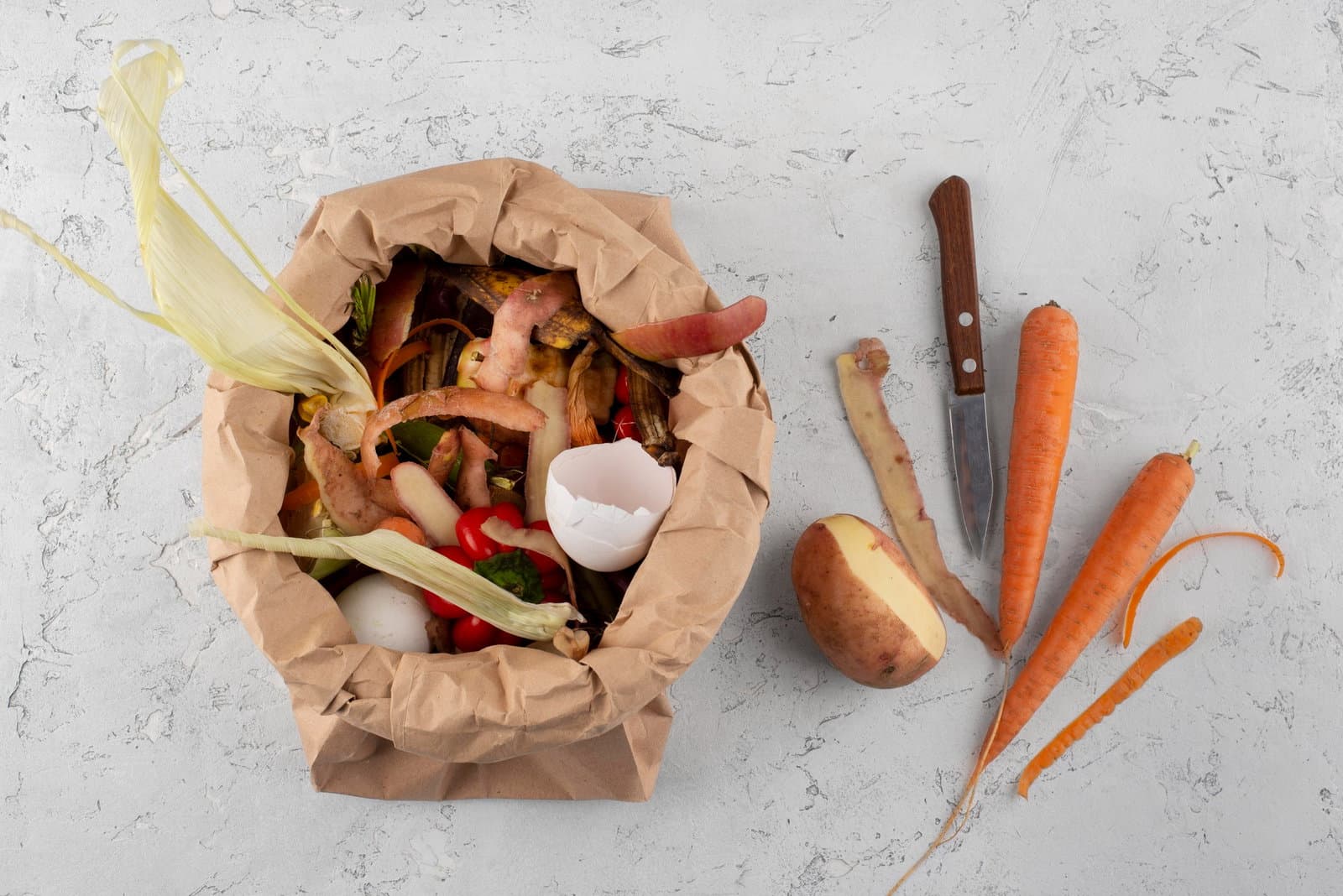 Arrangement of compost made of rotten food