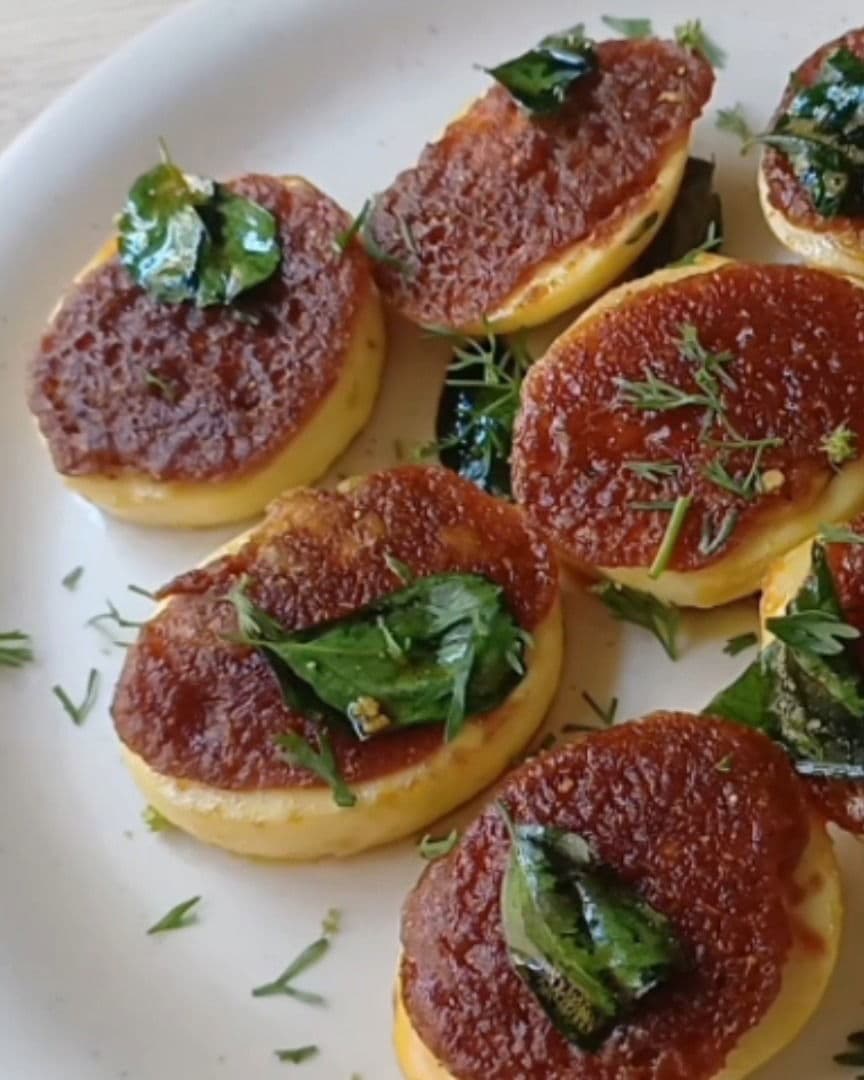 Spicy Masala Egg Slices | Andyache Kaapa recipe