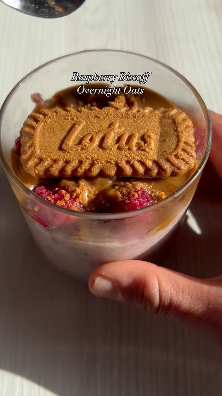 Overnight Raspberry Biscoff Protein Oats recipe