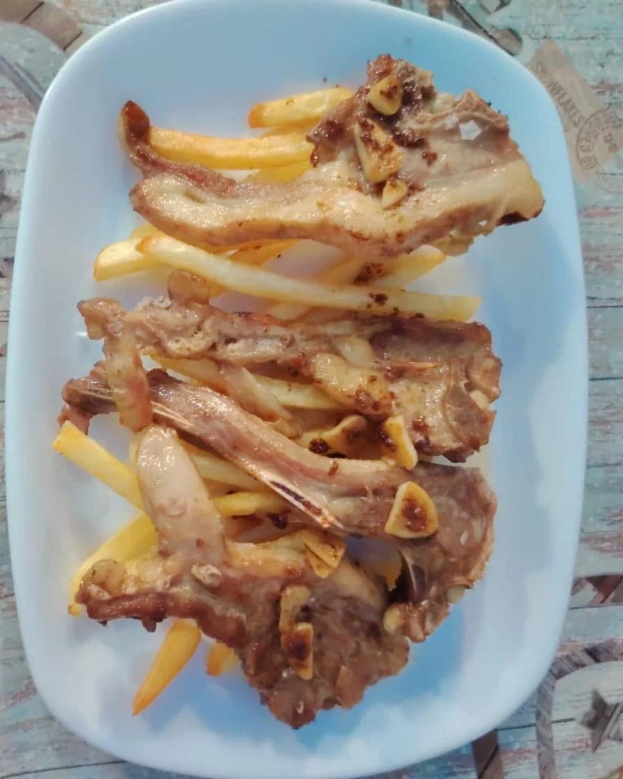 Quick Lamb Chops with Garlic and Vinegar recipe