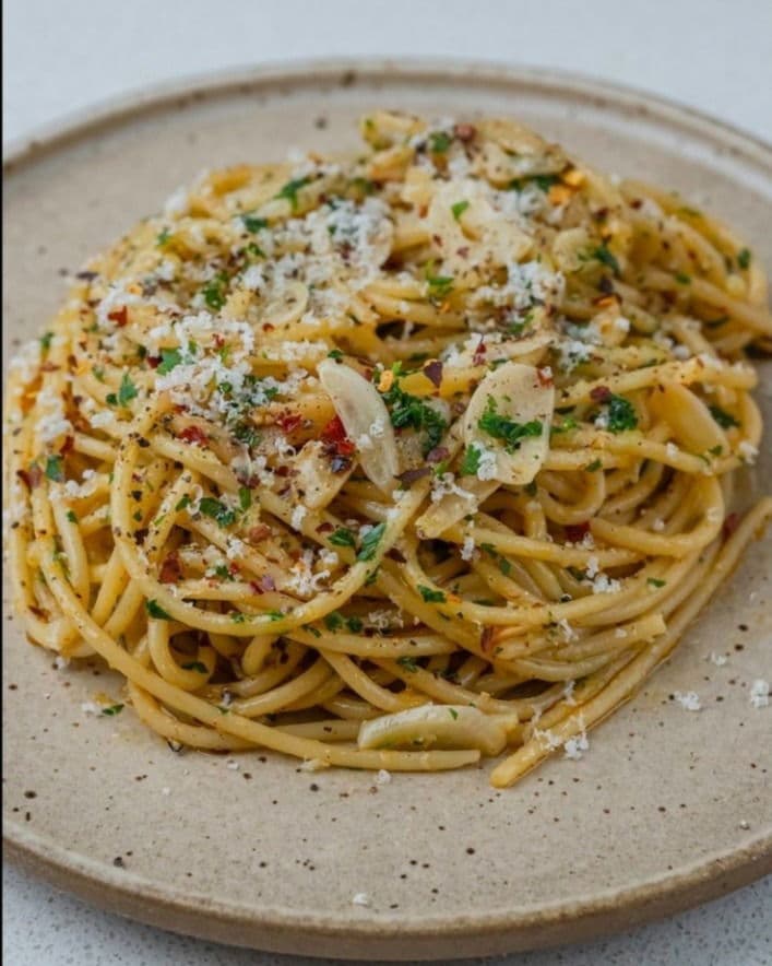 Pasta Aglio e Olio (Garlic and Oil) recipe
