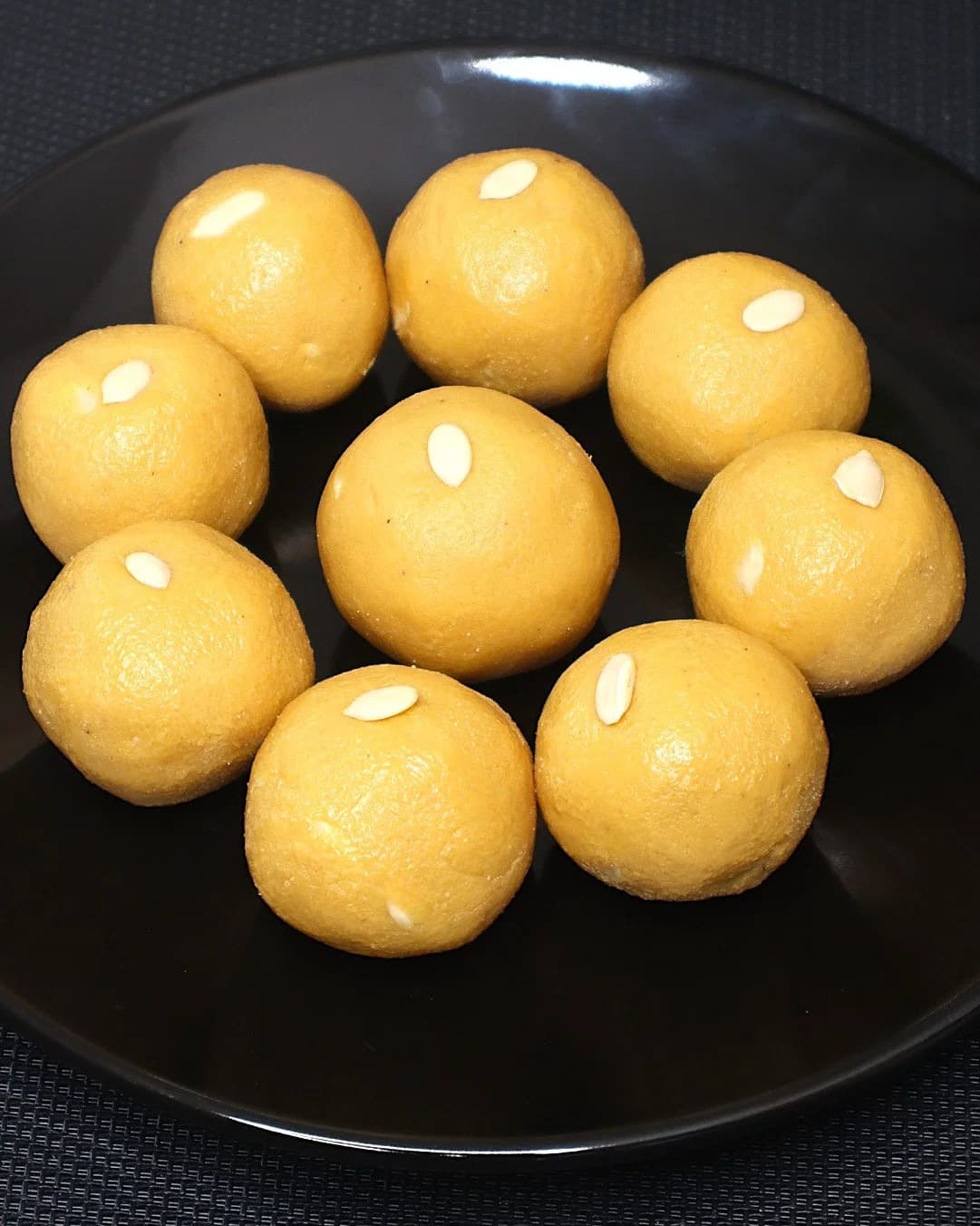 Sweet Shop Style Besan Laddu recipe
