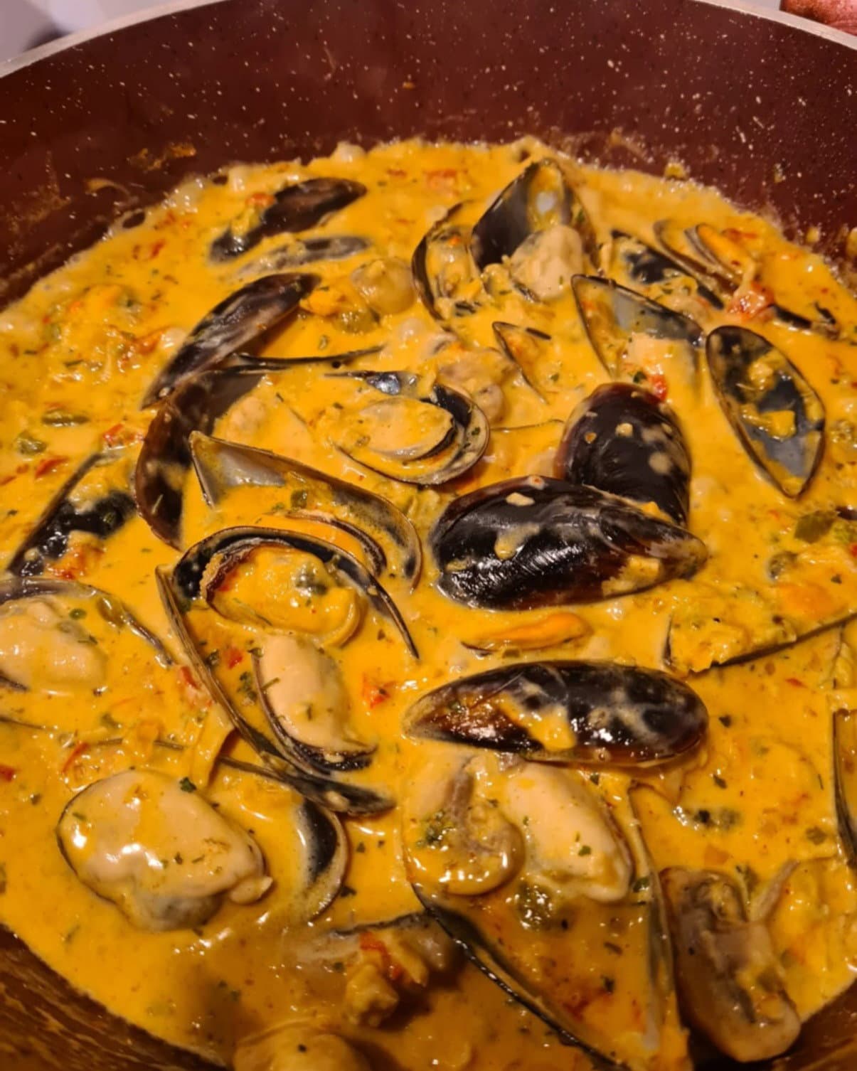Creamy Garlic Butter Mussels with Sweet Peppers recipe