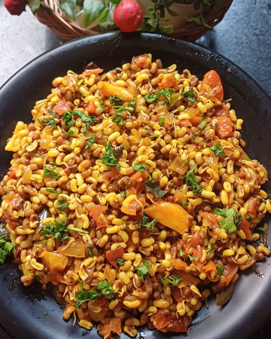 Matki Chi Usal | Maharashtrian Style Moth Bean Curry recipe