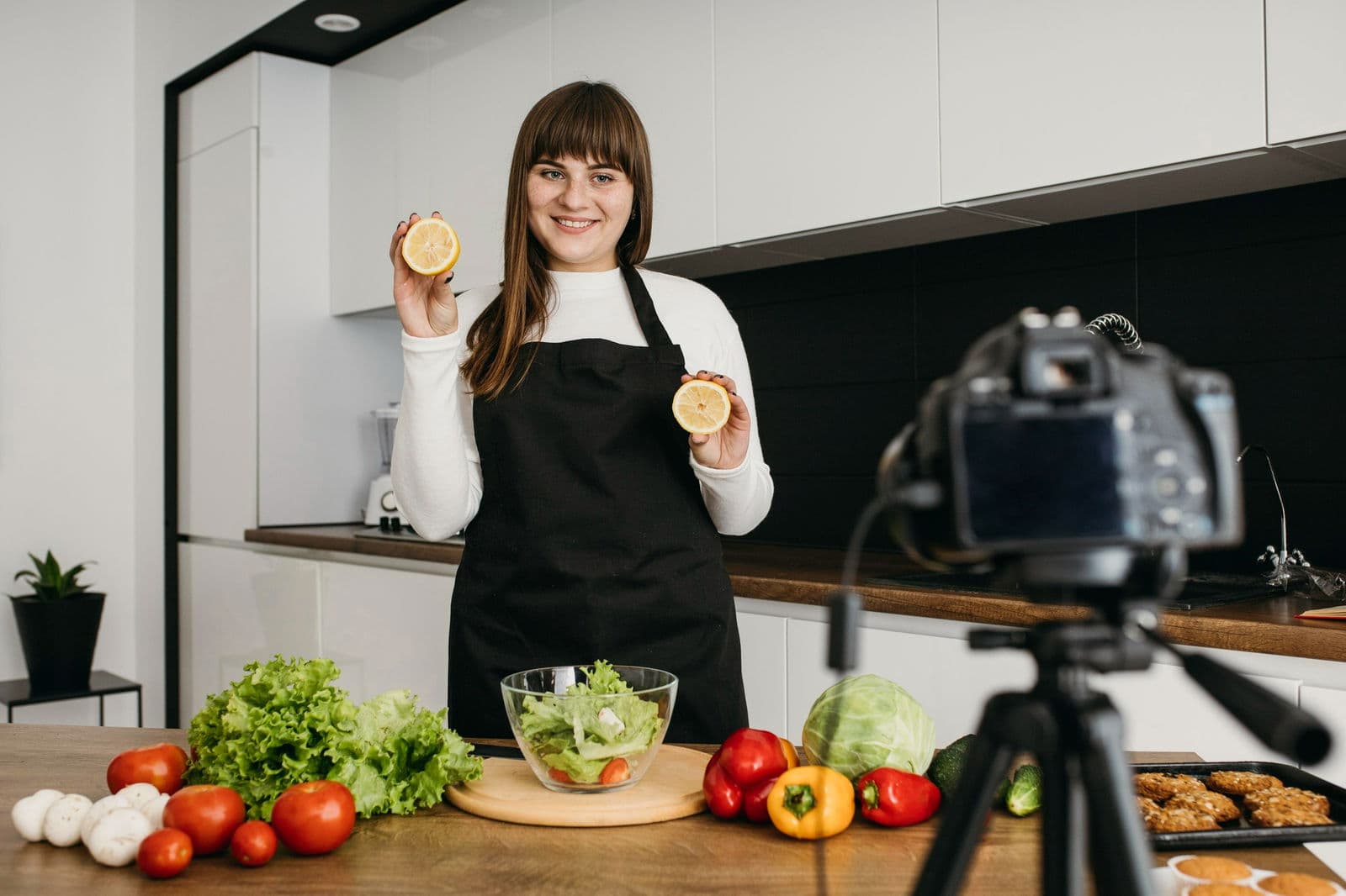 Food blogger creating cooking content to grow without virality