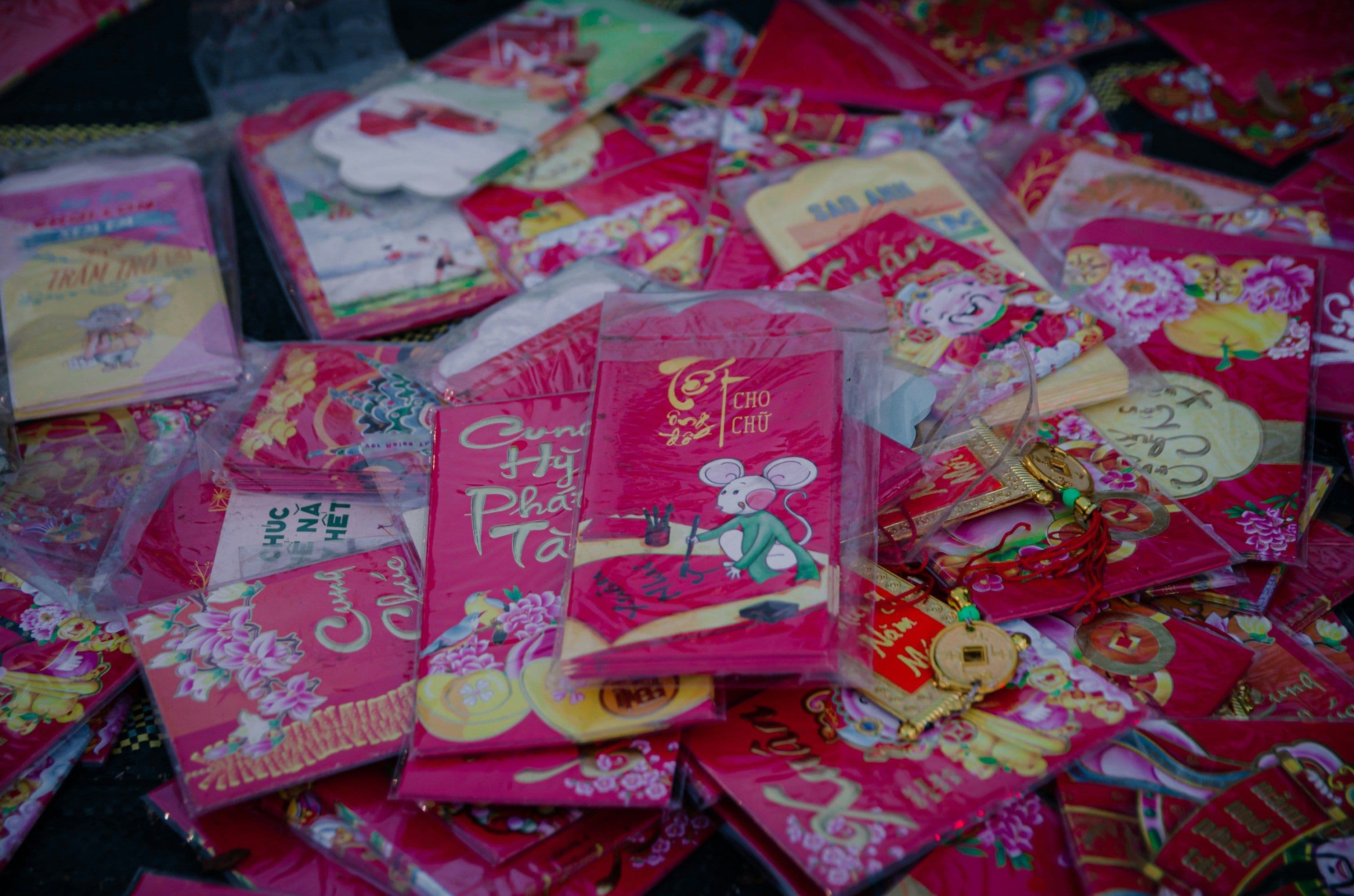 Various red envelopes scatter together for purchase.