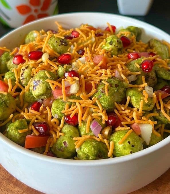 Green Masala Makhana Chaat recipe