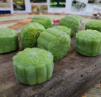 Pandan Coconut Snowy Mooncakes recipe
